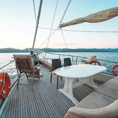 Botel Hka Neta Yachting