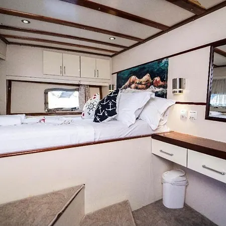 Botel Hka Neta Yachting
