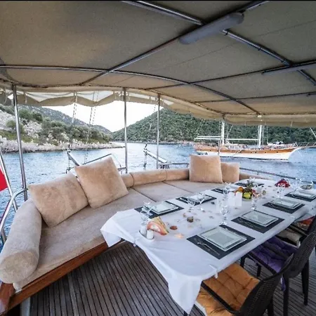 Botel Hka Neta Yachting *