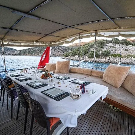Botel Hka Neta Yachting